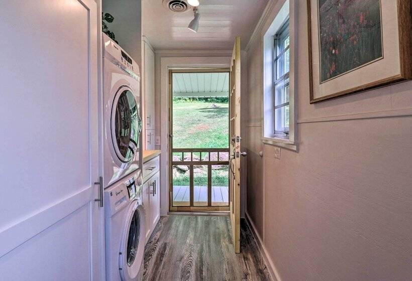 Candler Cabin W/ Deck & Mount Pisgah Views!