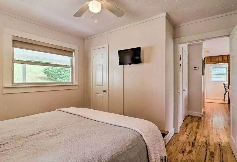 Candler Cabin W/ Deck & Mount Pisgah Views!