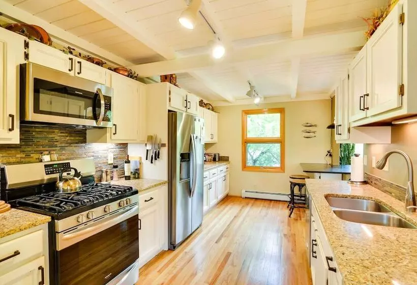 Buena Vista Retreat: Steps To Arkansas River!