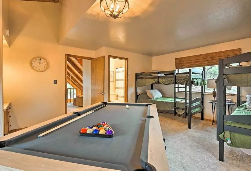 Secluded Munds Park Cabin W/ Deck < 1 Mi To Lake