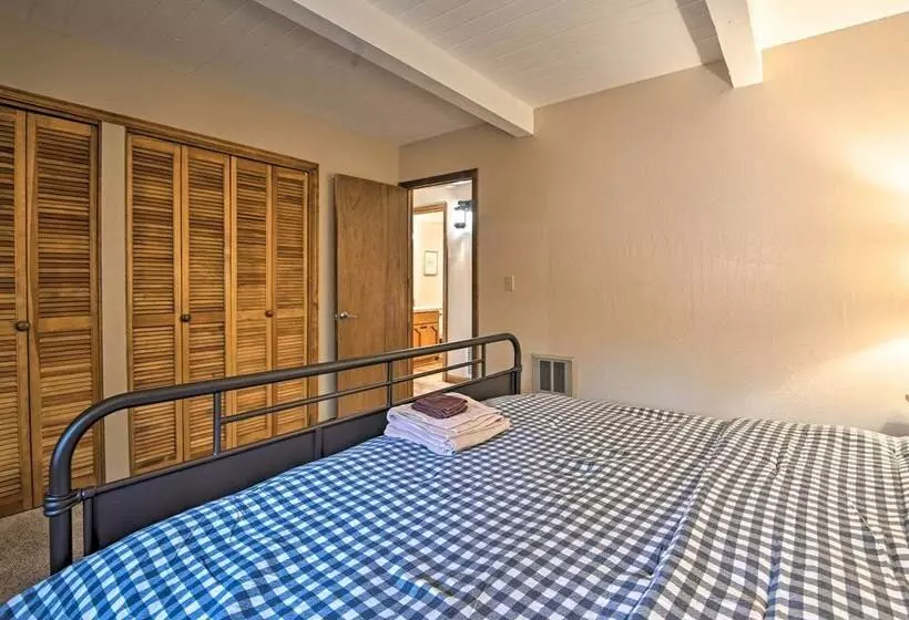 Secluded Munds Park Cabin W/ Deck < 1 Mi To Lake