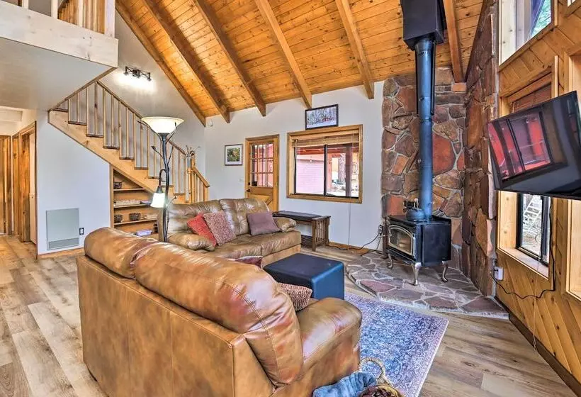 Secluded Munds Park Cabin W/ Deck < 1 Mi To Lake