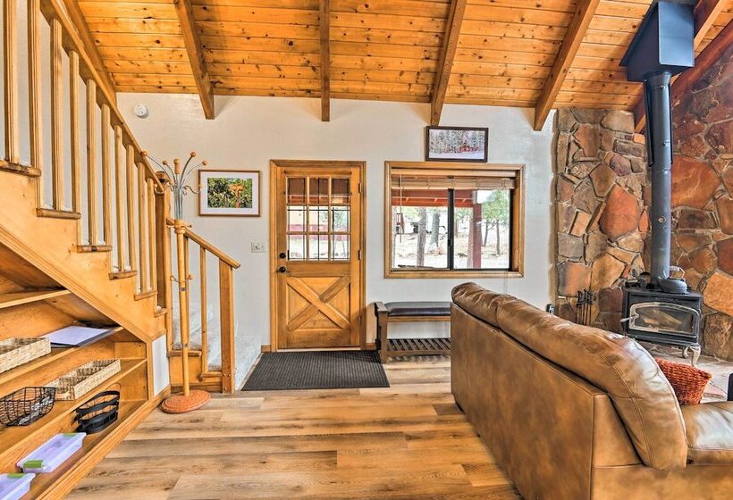 Secluded Munds Park Cabin W/ Deck < 1 Mi To Lake