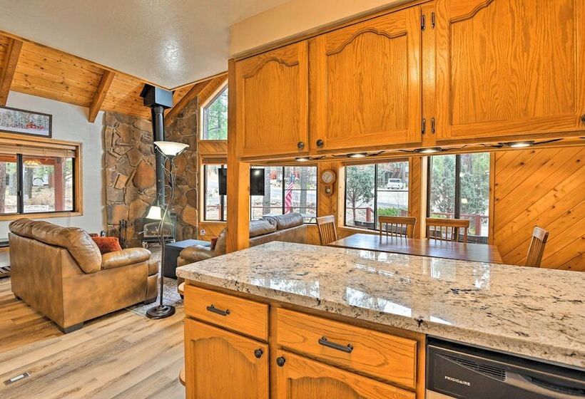 Secluded Munds Park Cabin W/ Deck < 1 Mi To Lake