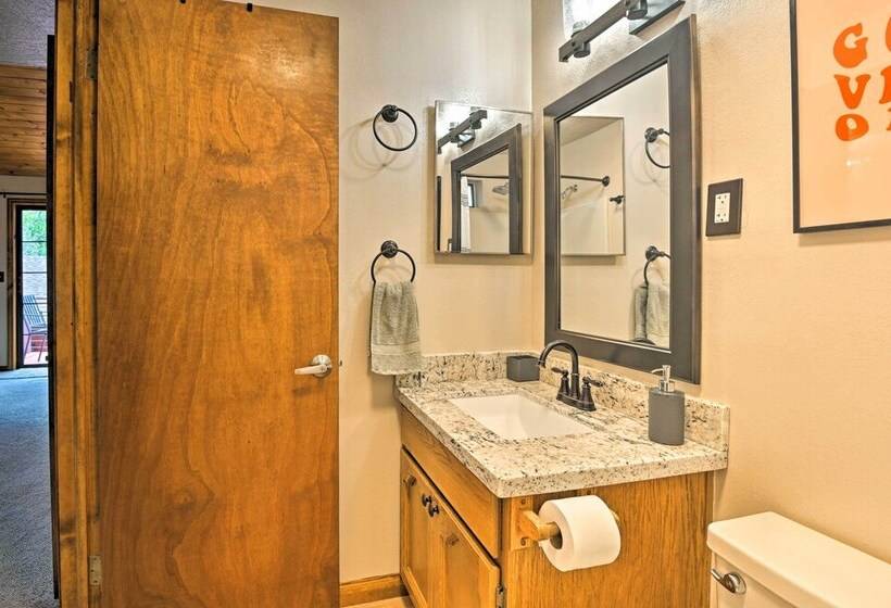 Secluded Munds Park Cabin W/ Deck < 1 Mi To Lake