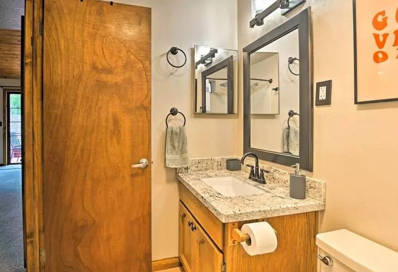 Secluded Munds Park Cabin W/ Deck < 1 Mi To Lake