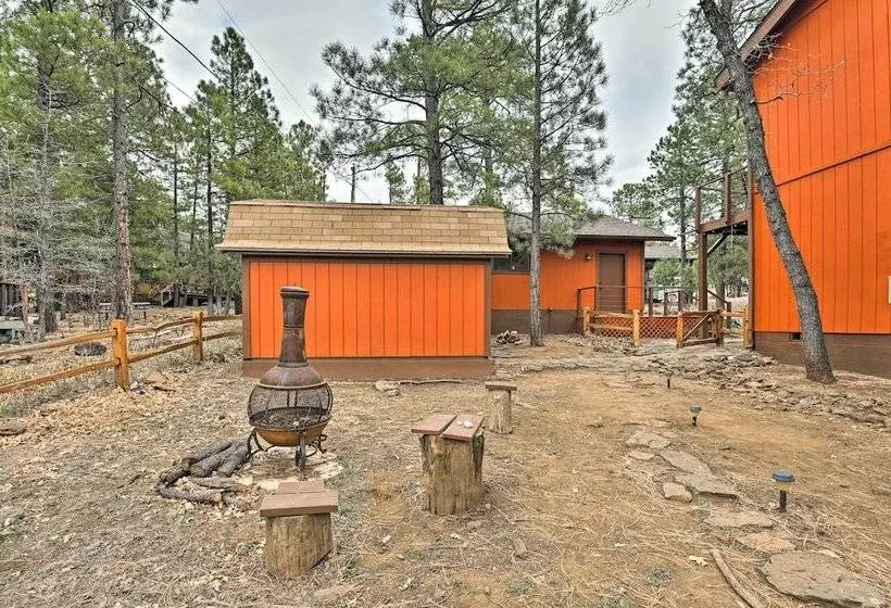 Secluded Munds Park Cabin W/ Deck < 1 Mi To Lake