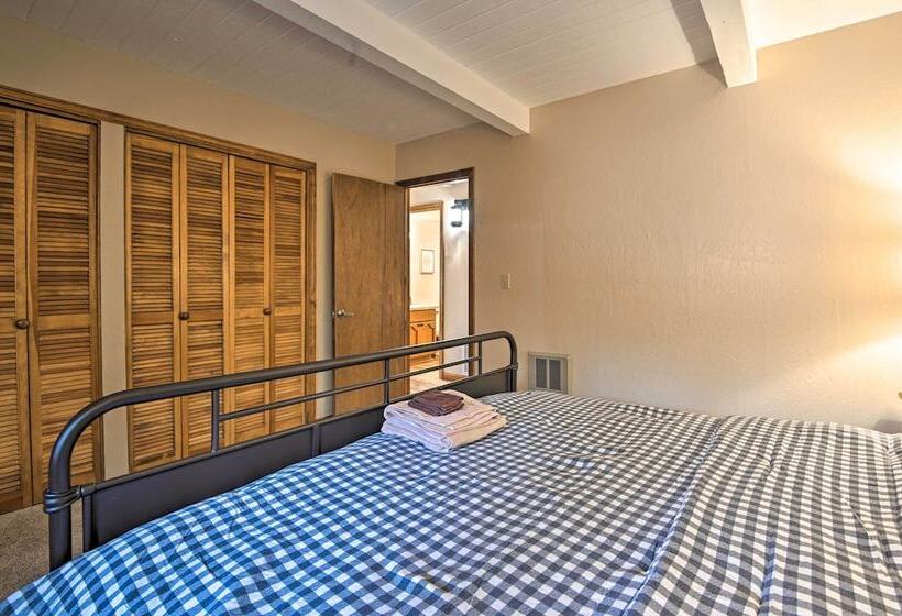 Secluded Munds Park Cabin W/ Deck < 1 Mi To Lake