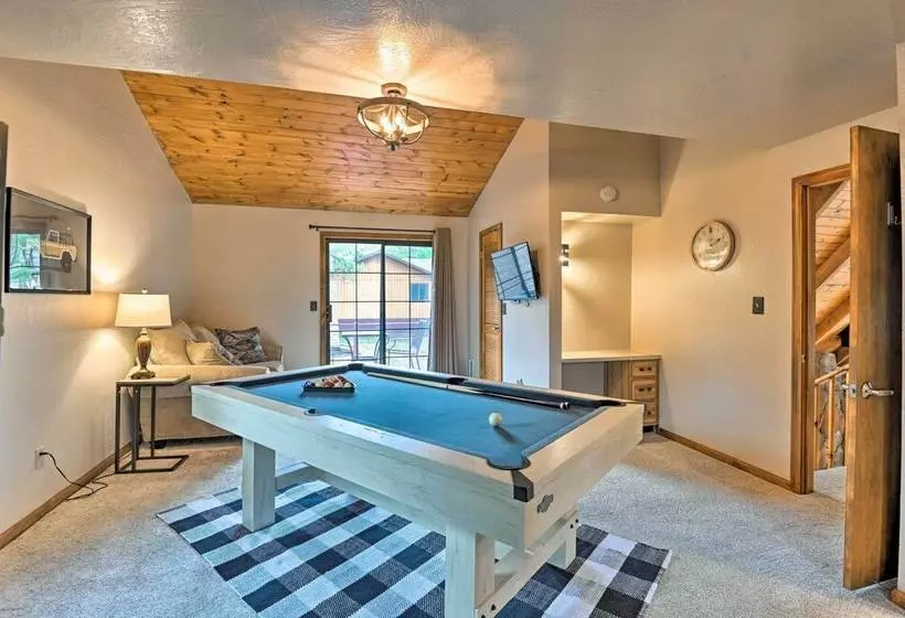 Secluded Munds Park Cabin W/ Deck < 1 Mi To Lake