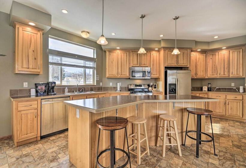 Charming Cody Vacation Home W/ Mtn Views!