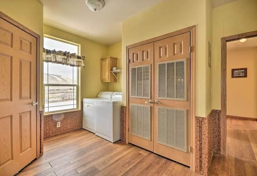 Charming Cody Vacation Home W/ Mtn Views!