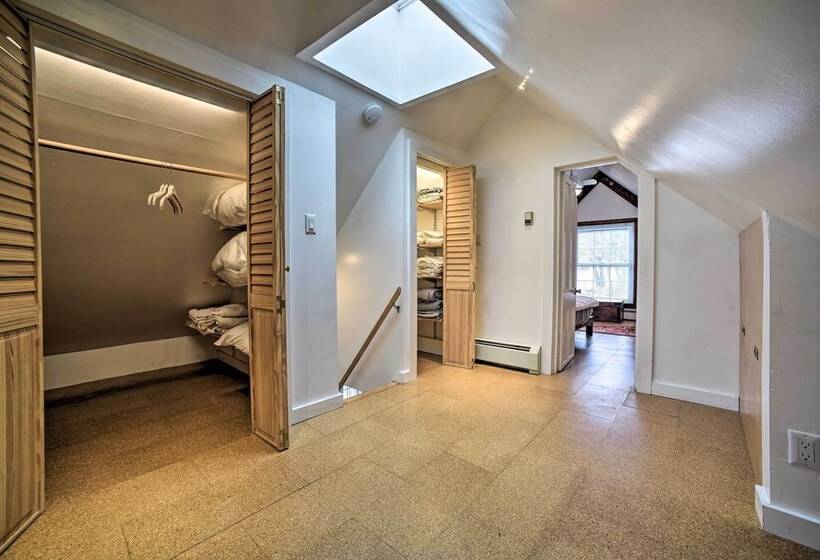 Charming Cottage W/ Yard 2 Mi To Tinker St!