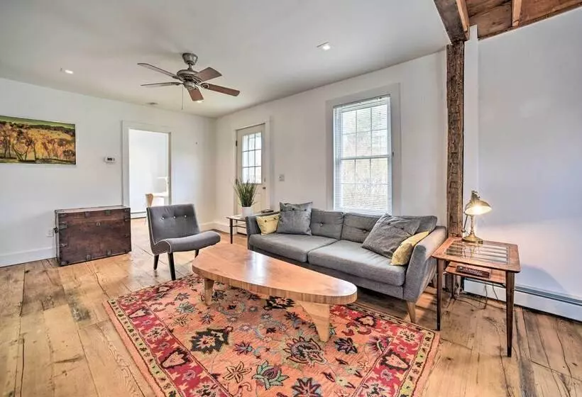 Charming Cottage W/ Yard   2 Mi To Tinker St!