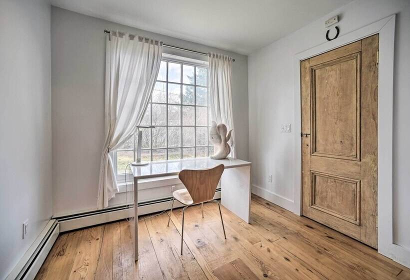 Charming Cottage W/ Yard 2 Mi To Tinker St!