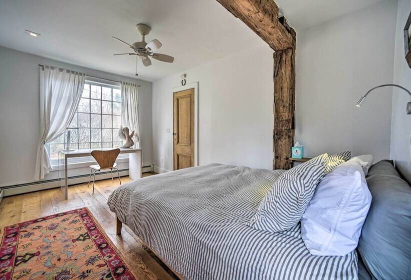 Charming Cottage W/ Yard 2 Mi To Tinker St!