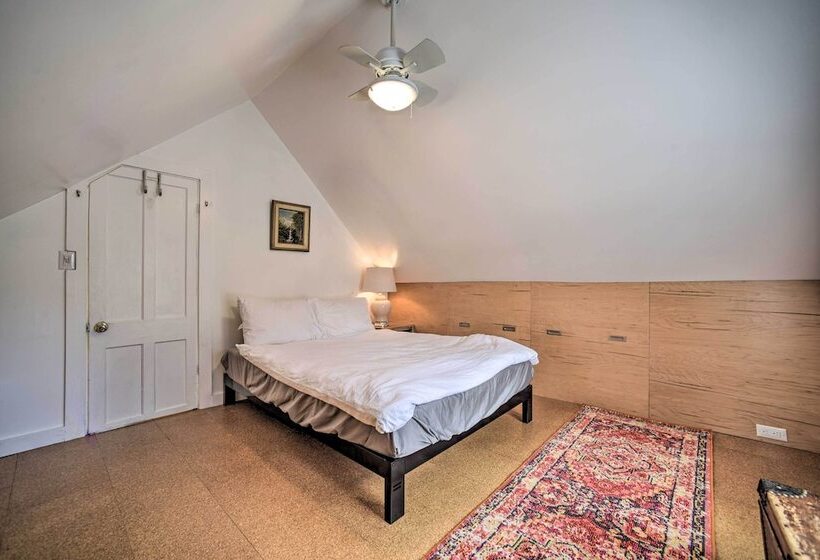 Charming Cottage W/ Yard 2 Mi To Tinker St!