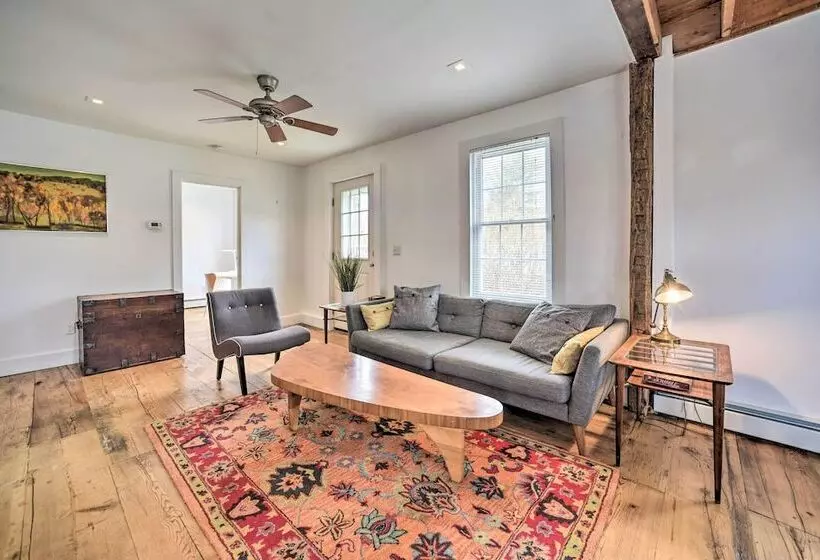 Charming Cottage W/ Yard   2 Mi To Tinker St!