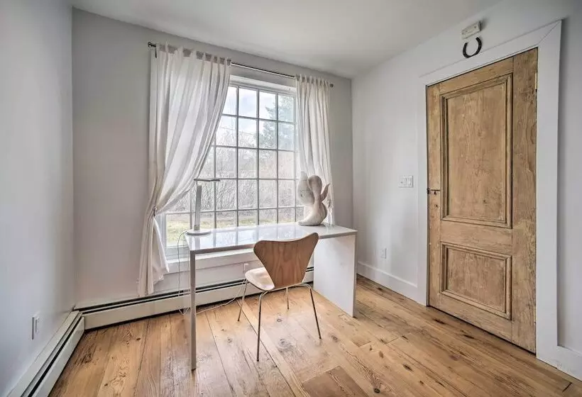 Charming Cottage W/ Yard   2 Mi To Tinker St!