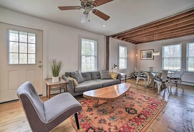 Charming Cottage W/ Yard   2 Mi To Tinker St!