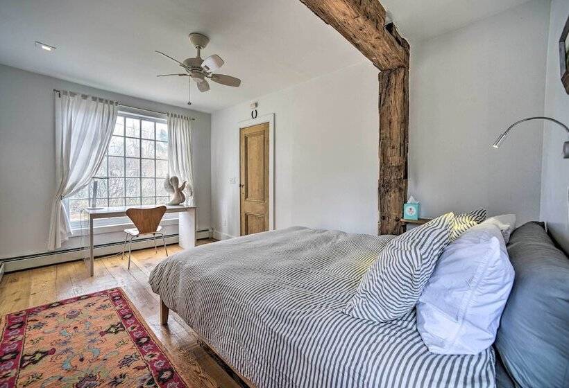 Charming Cottage W/ Yard 2 Mi To Tinker St!