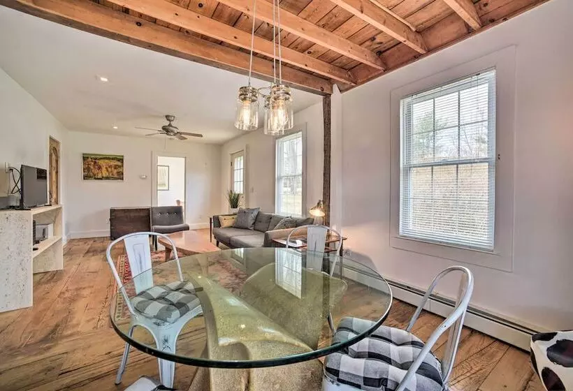 Charming Cottage W/ Yard   2 Mi To Tinker St!