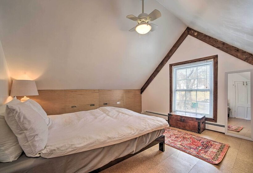 Charming Cottage W/ Yard 2 Mi To Tinker St!