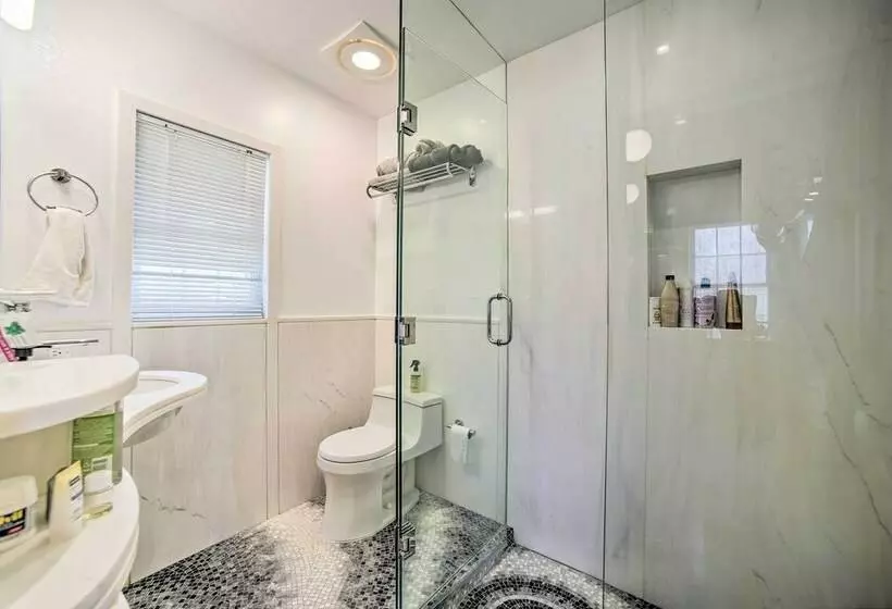 Charming Cottage W/ Yard   2 Mi To Tinker St!