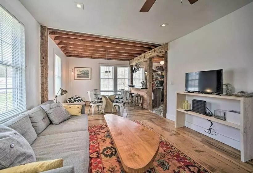 Charming Cottage W/ Yard   2 Mi To Tinker St!