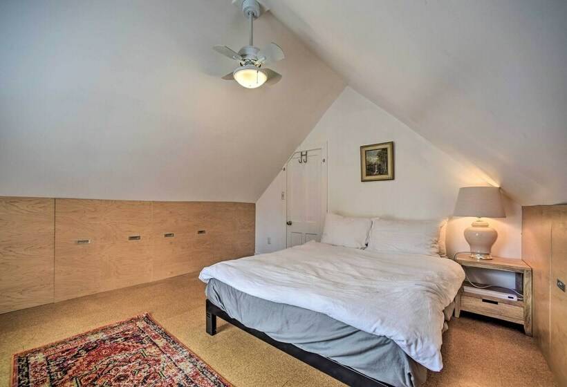 Charming Cottage W/ Yard 2 Mi To Tinker St!