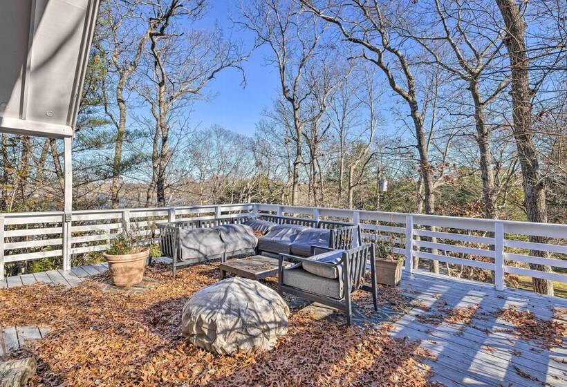 Chic East Hampton Retreat W/ Deck & View!