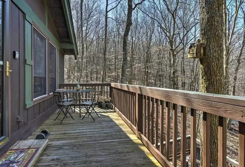 Cozy Beech Mountain Family Retreat W/ 2 Decks!