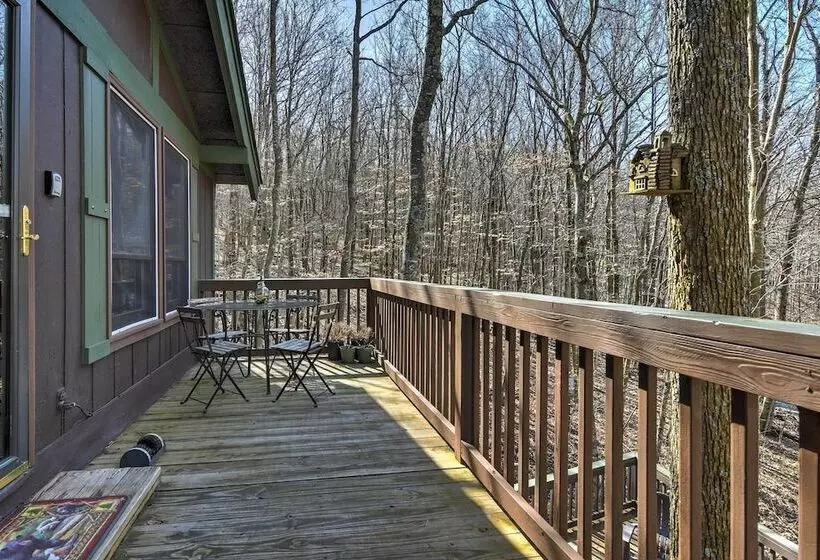Cozy Beech Mountain Family Retreat W/ 2 Decks!