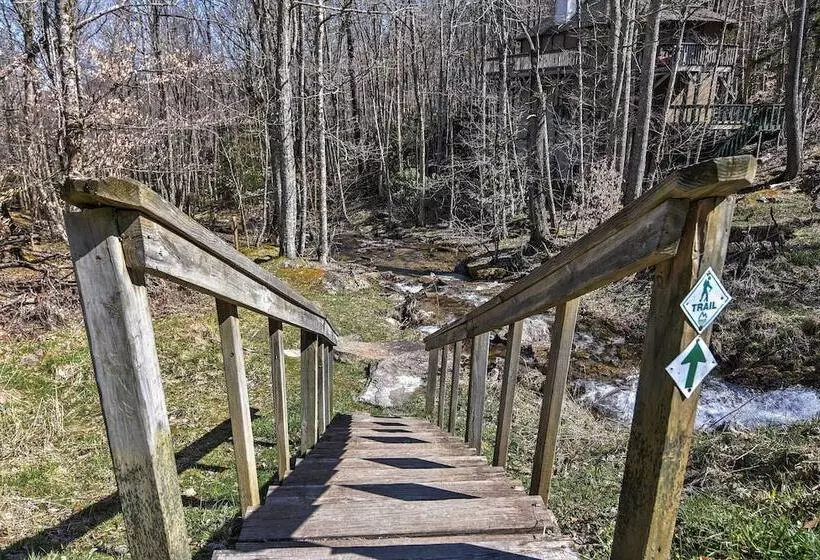 Cozy Beech Mountain Family Retreat W/ 2 Decks!