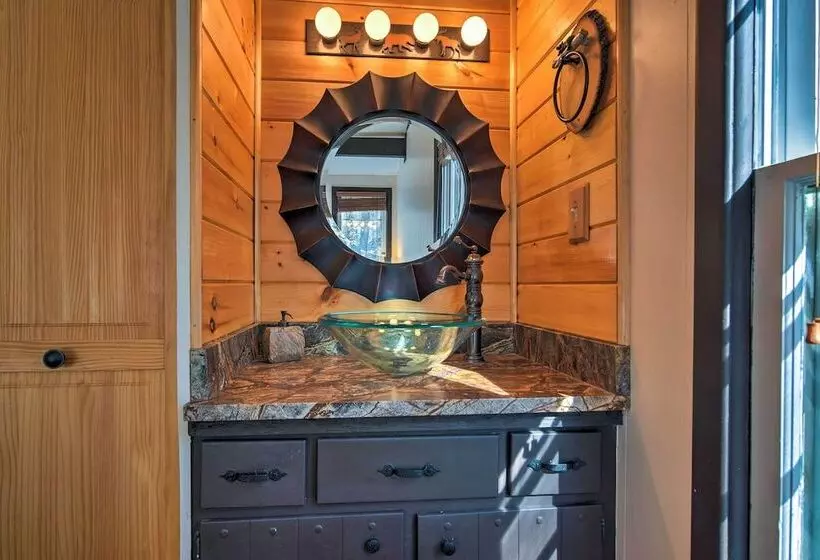 Cozy Beech Mountain Family Retreat W/ 2 Decks!