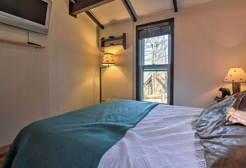 Cozy Beech Mountain Family Retreat W/ 2 Decks!