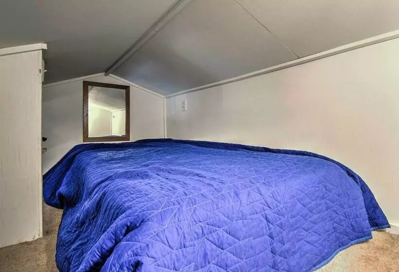 Cozy Beech Mountain Family Retreat W/ 2 Decks!