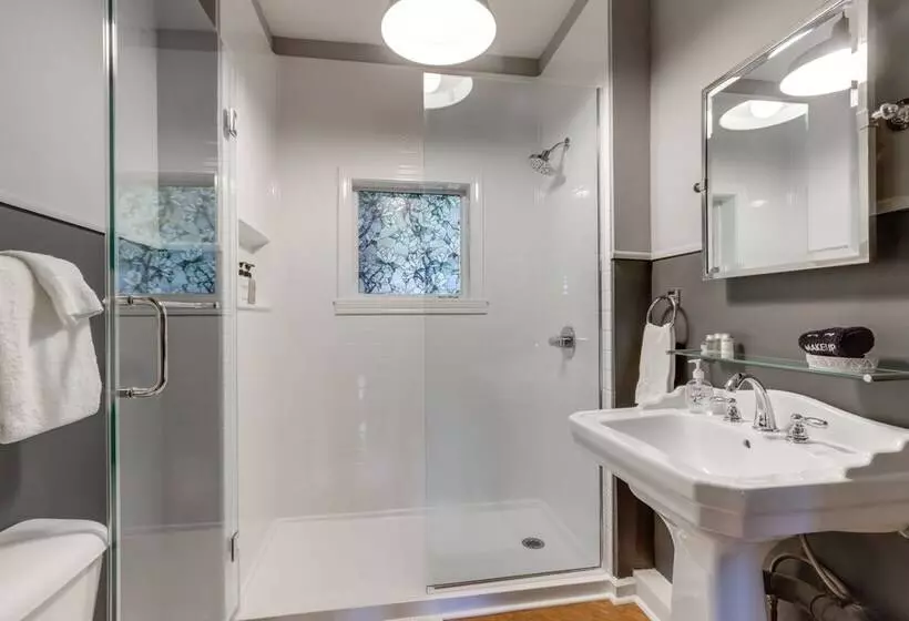 Cozy Eureka Springs Cottage, Walk To Dtwn!