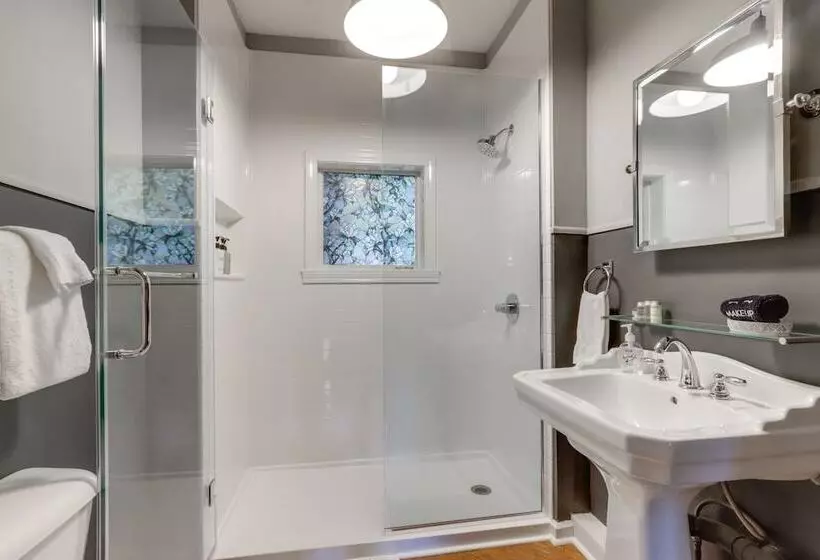 Cozy Eureka Springs Cottage, Walk To Dtwn!