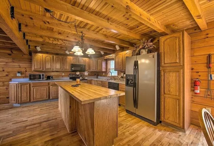 Cozy Family Friendly Pine Grove Cabin W/ Fire Pit!