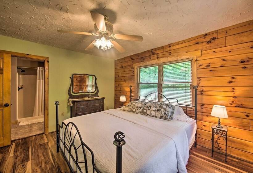 Cozy Family Friendly Pine Grove Cabin W/ Fire Pit!