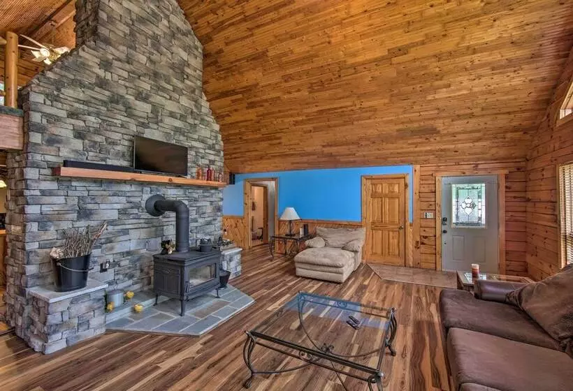 Cozy Family Friendly Pine Grove Cabin W/ Fire Pit!