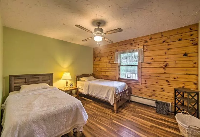 Cozy Family Friendly Pine Grove Cabin W/ Fire Pit!