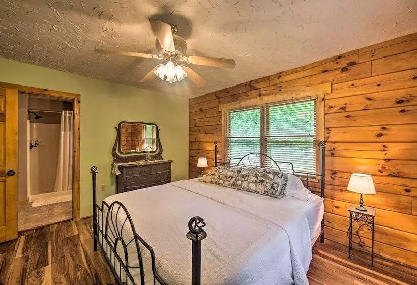 Cozy Family Friendly Pine Grove Cabin W/ Fire Pit!
