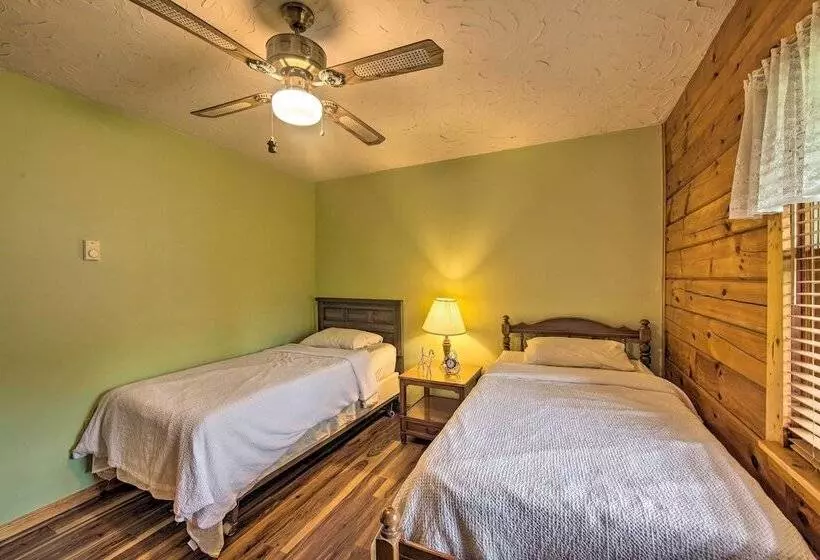 Cozy Family Friendly Pine Grove Cabin W/ Fire Pit!