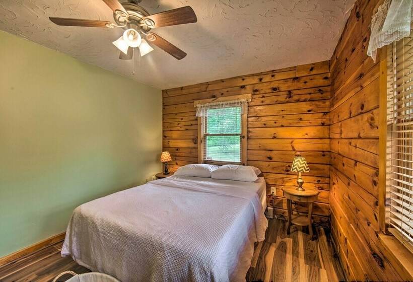 Cozy Family Friendly Pine Grove Cabin W/ Fire Pit!