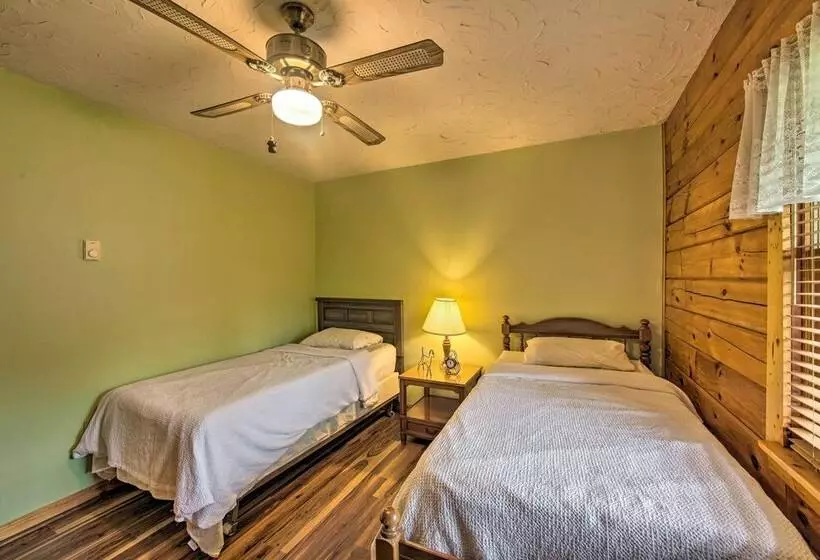 Cozy Family Friendly Pine Grove Cabin W/ Fire Pit!