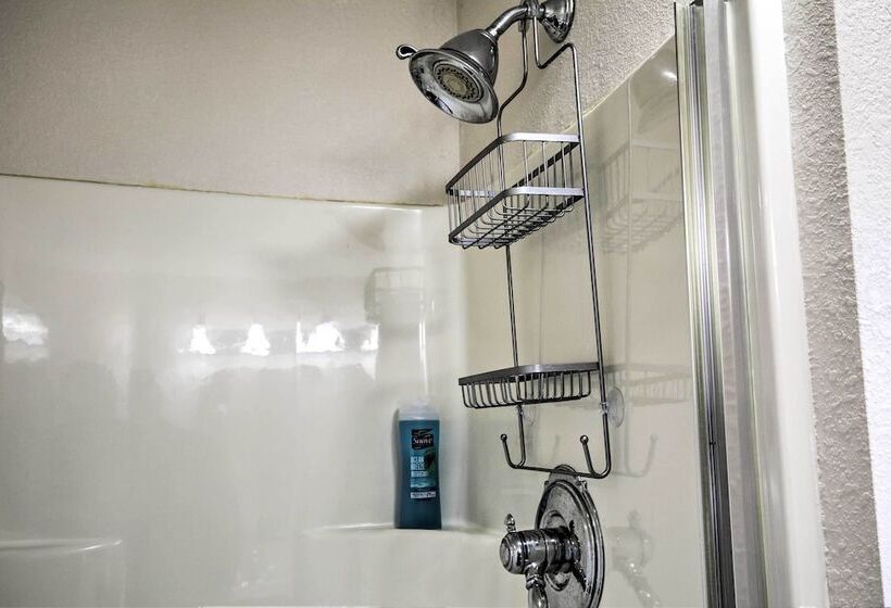 Cozy Hayesville Retreat W/ Deck & Mtn Views!