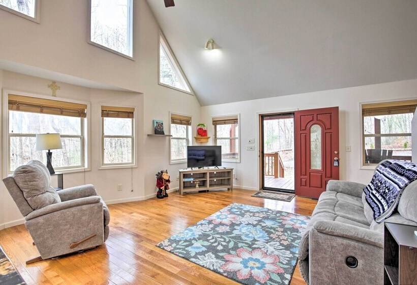 Cozy Hayesville Retreat W/ Deck & Mtn Views!