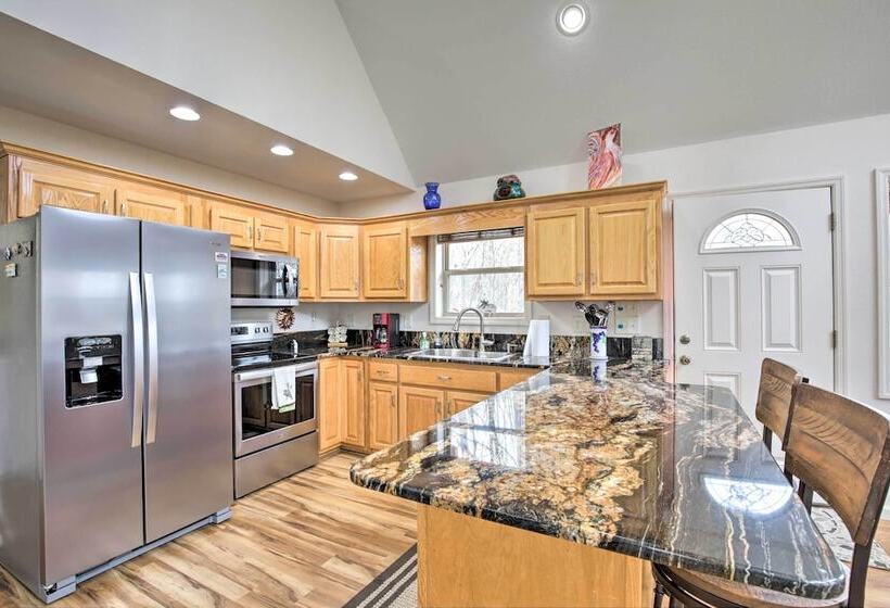 Cozy Hayesville Retreat W/ Deck & Mtn Views!