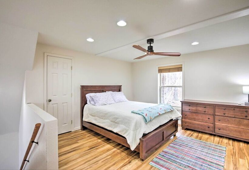 Cozy Hayesville Retreat W/ Deck & Mtn Views!